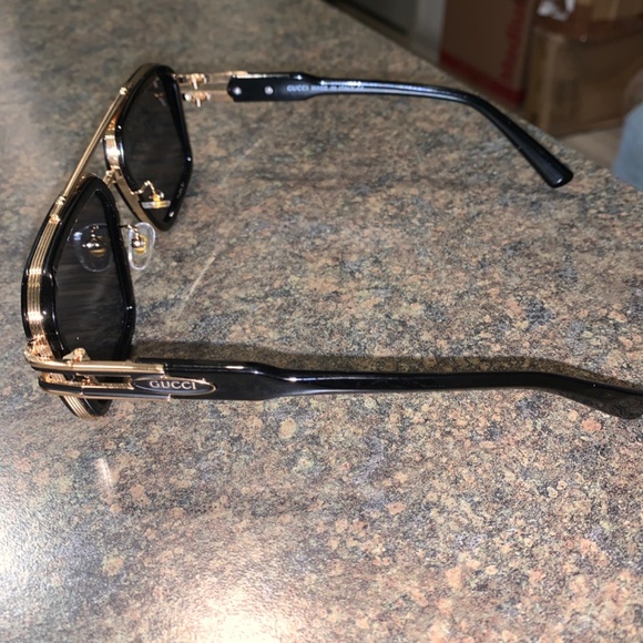 Gucci Glasses - Picture 3 of 4